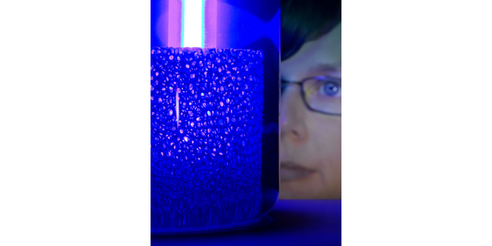 Photocatalytically effective ceramic foams.