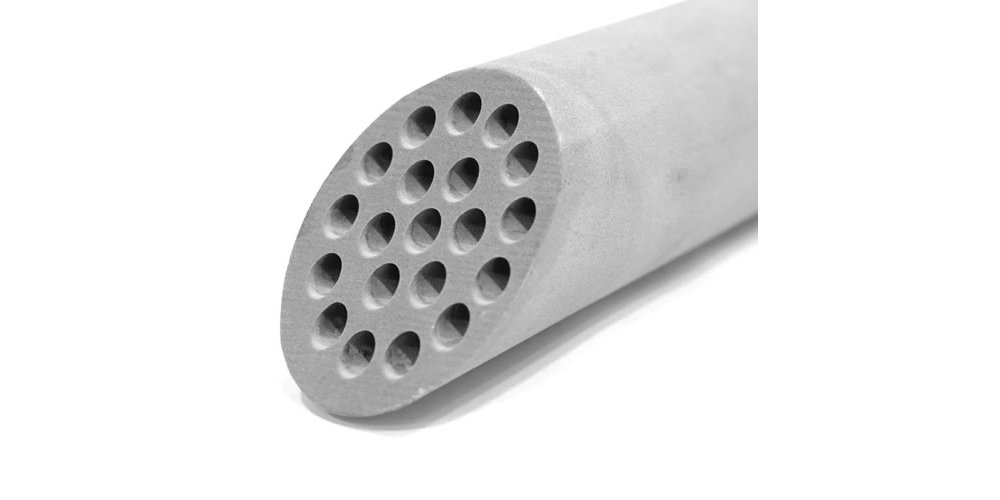 Powder-sintered multichannel monoblock crossflow filter cartridge