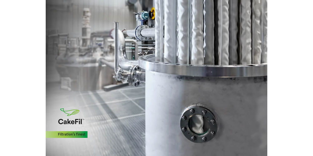 Synergy effects in cake building and precoat filtration for the sugar industry